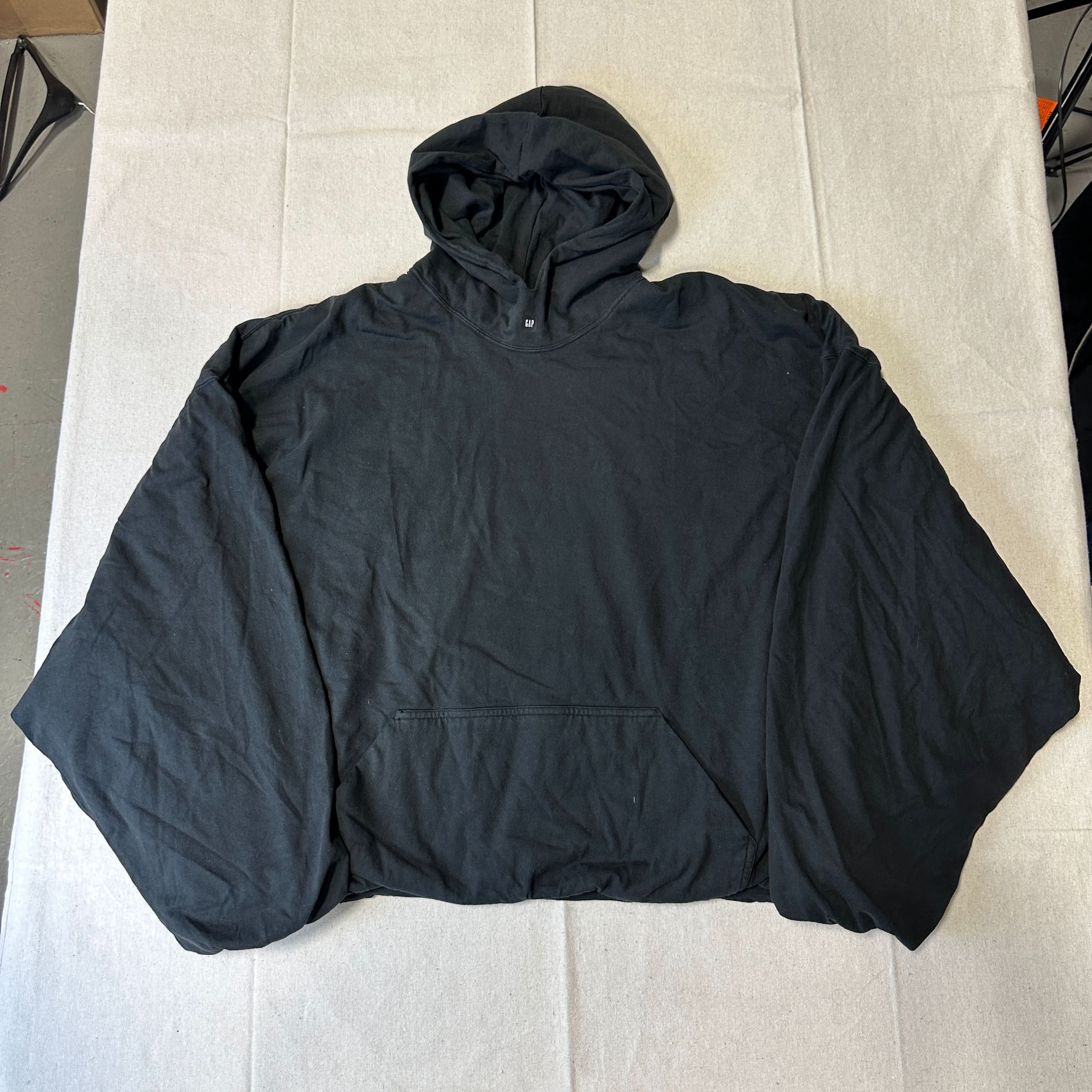 Vintage GAP YZY Black Hoodie Pullover Size Medium two ply RARE