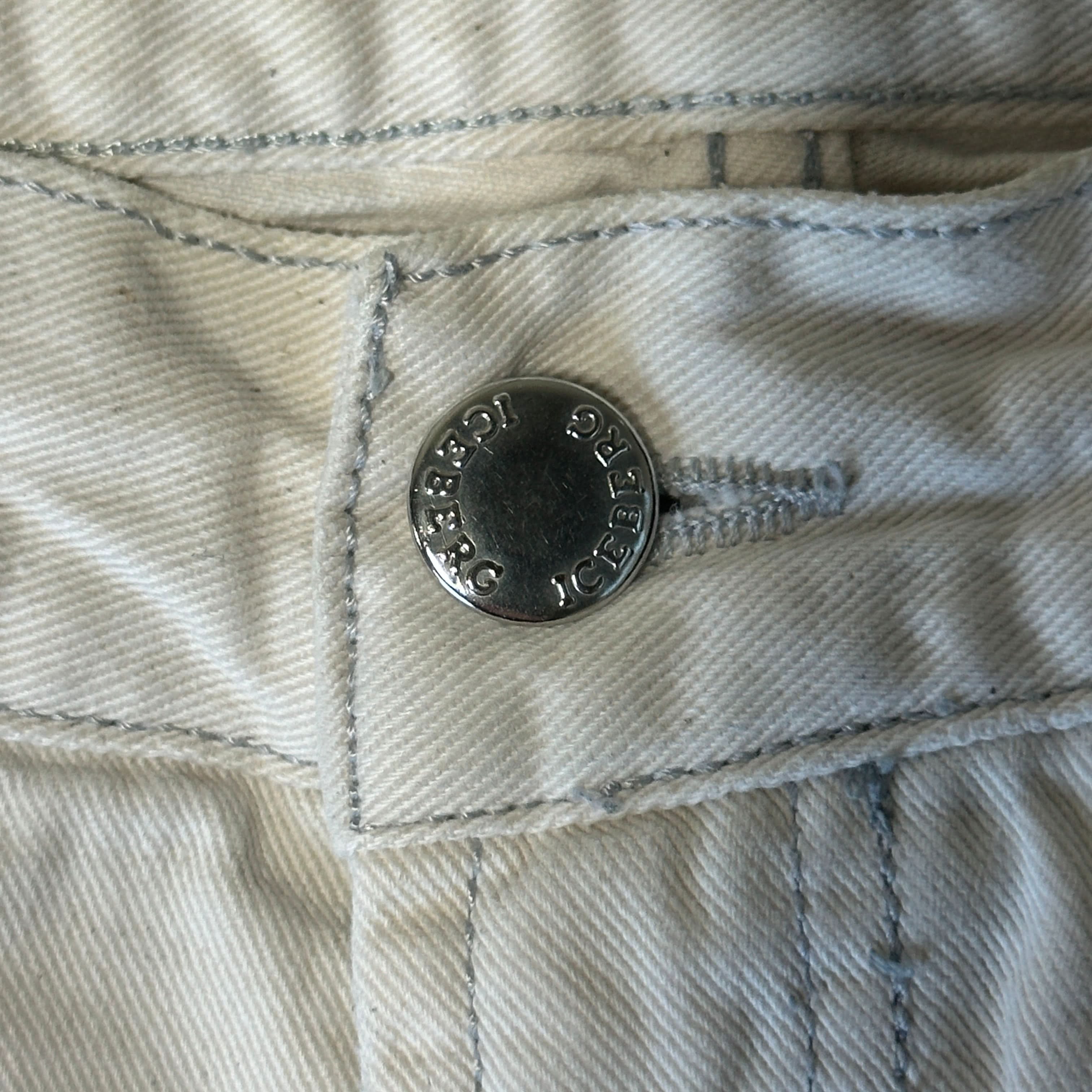 Vintage Iceberg History Embroidered Character White Jeans Size 32
