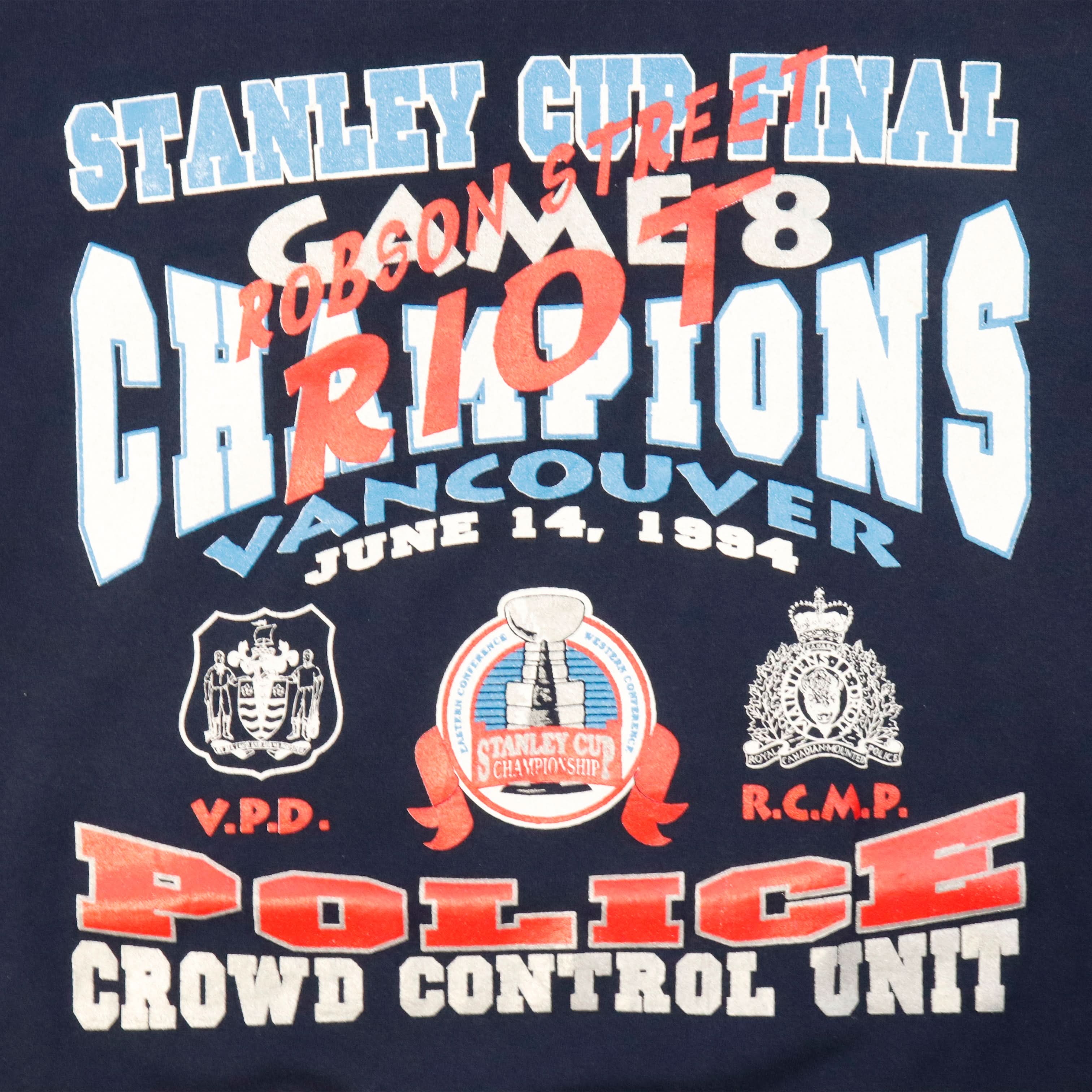 Vintage 1994 Vancouver Canucks NHL RIOTS  T-Shirt Size L