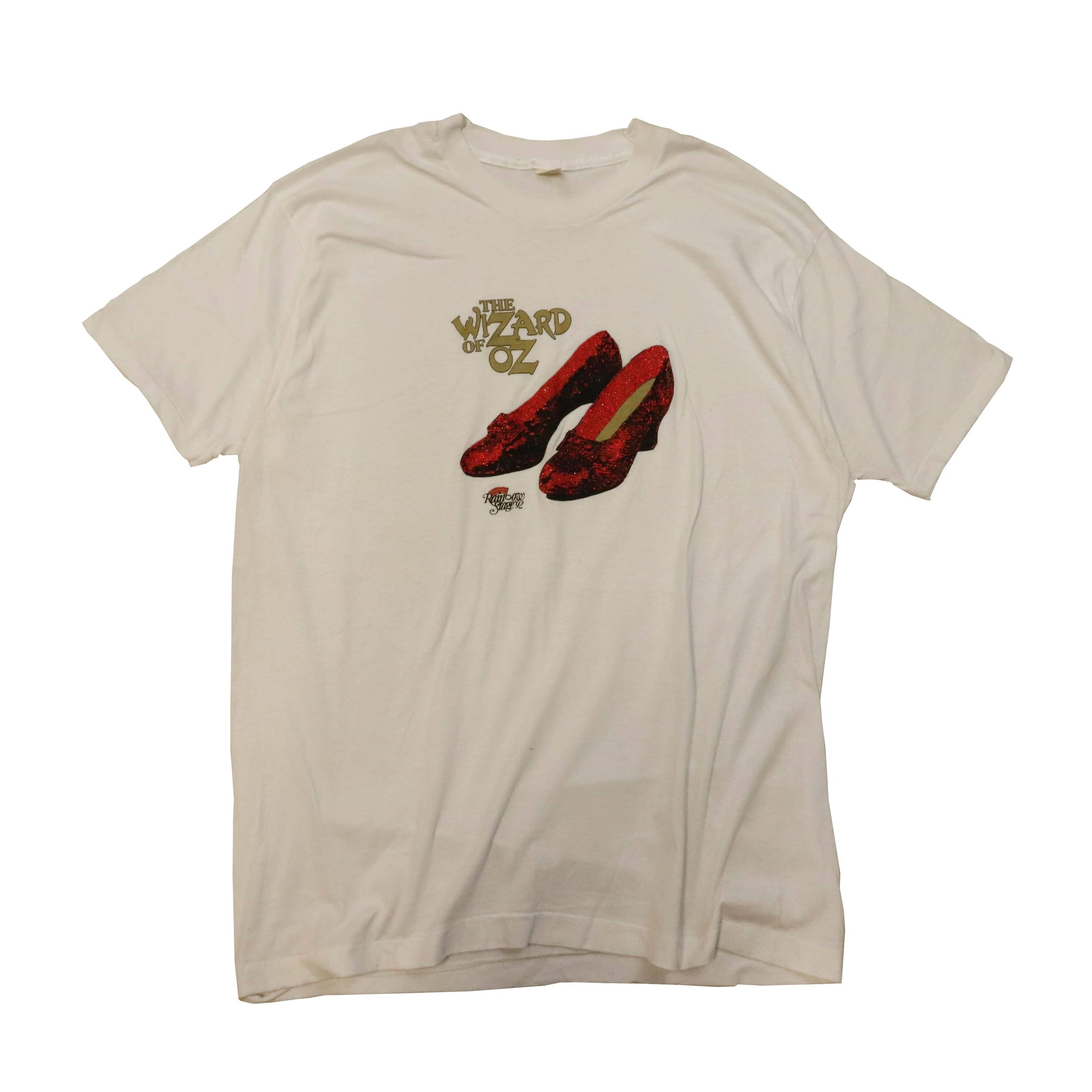 Vintage 1992 The Wizard of Oz Slippers Glitter Print T-Shirt One Size FAIF.CA 