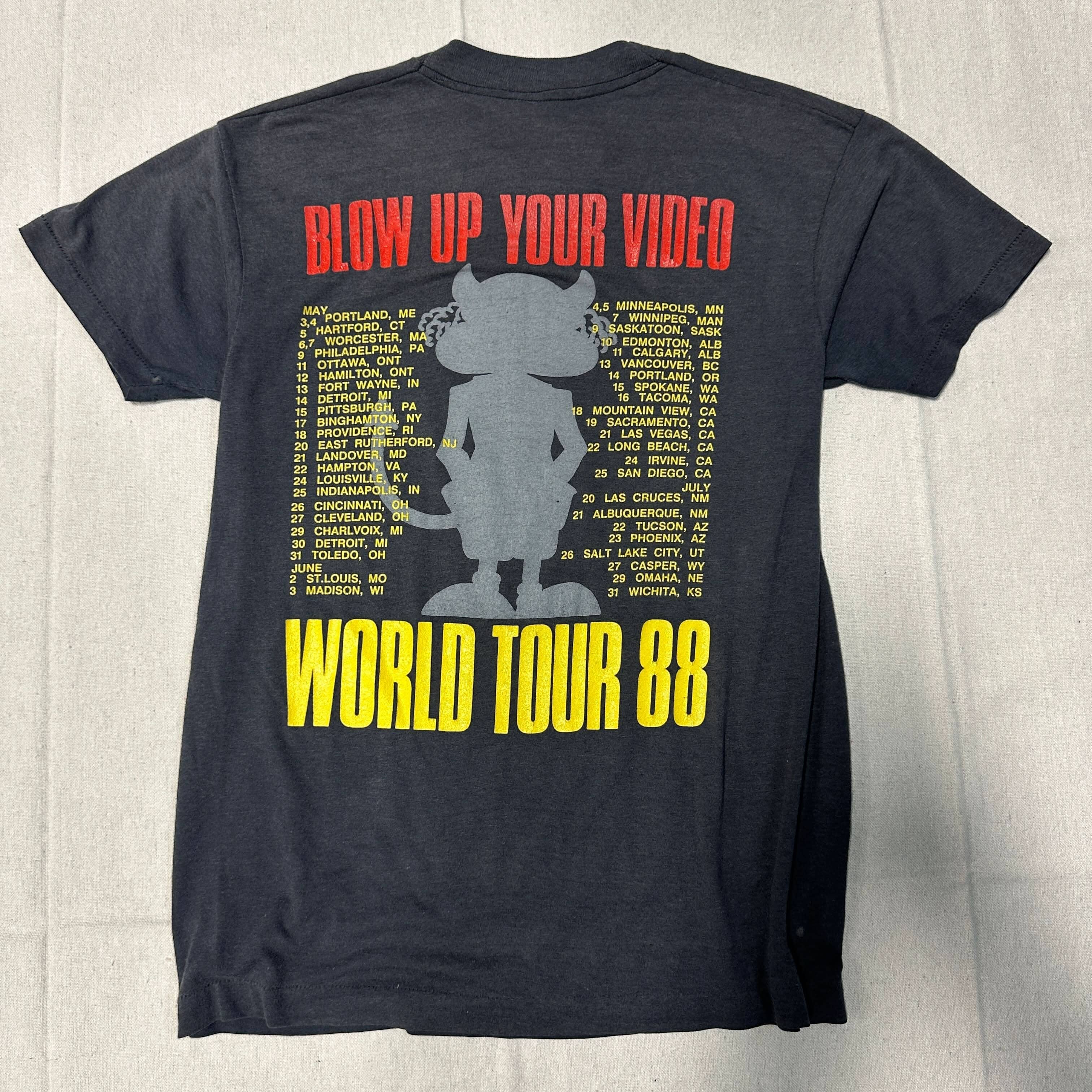 Vintage AC/DC Blow Up Your Video Tour Graphic T-Shirt Size Large 80s screen stars FAIF.CA 