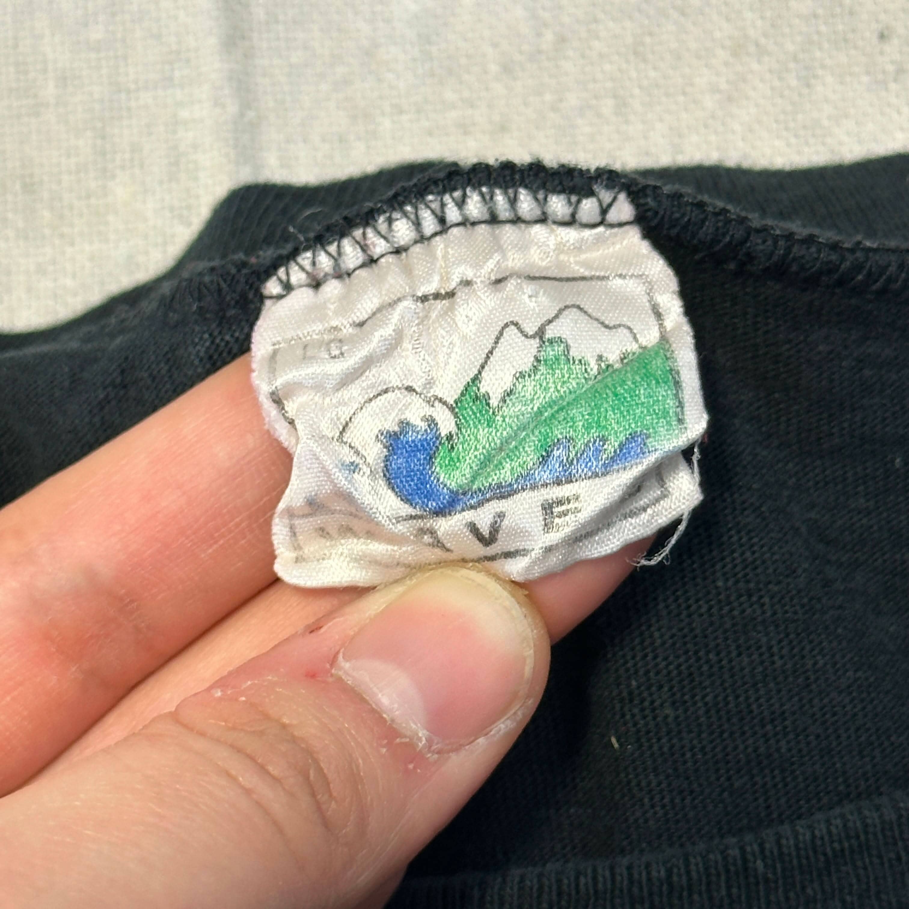 Vintage Anaheim Mighty Ducks Cracked Graphic Hockey T-Shirt Size L 1993 FAIF.CA 