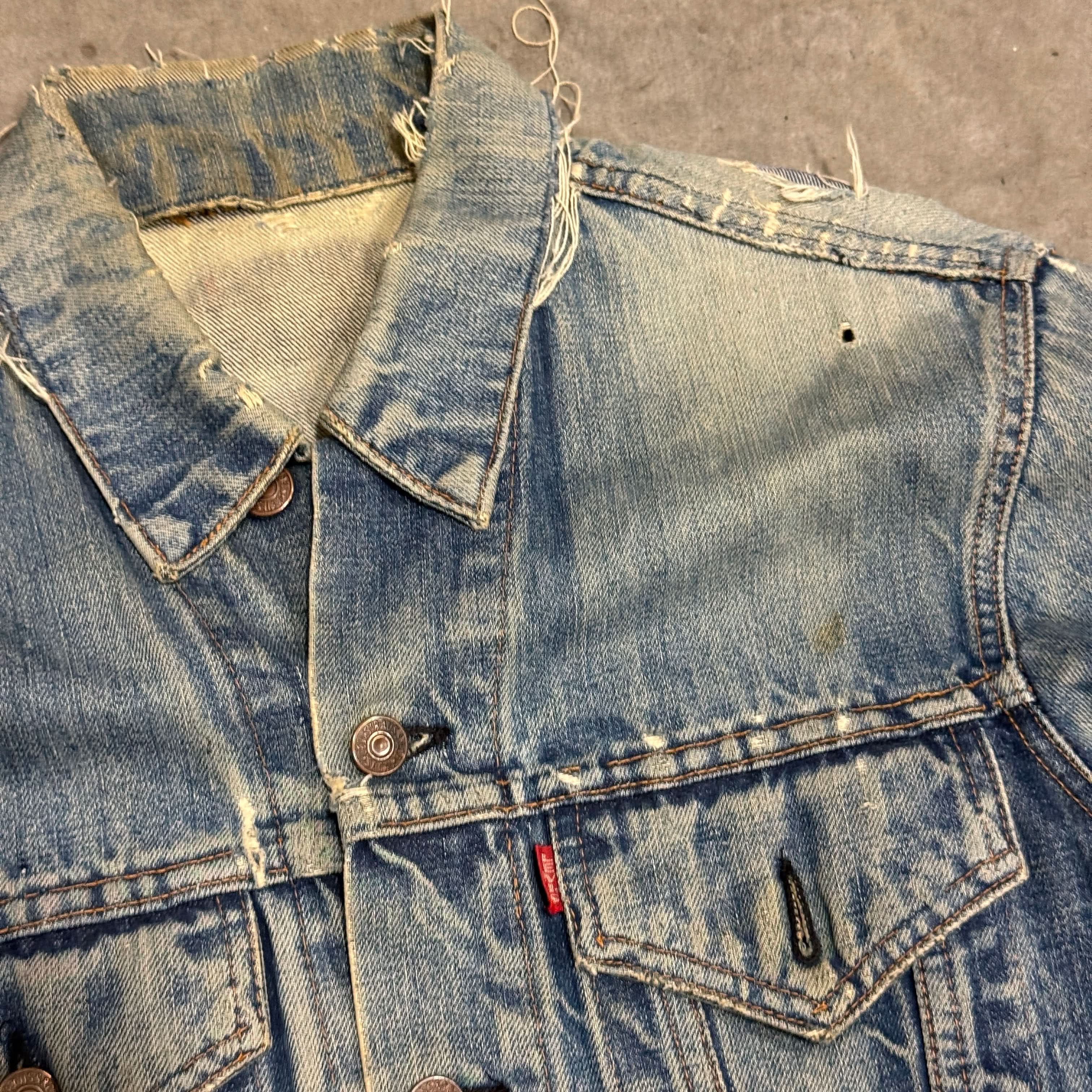 Vintage Big E Levi's Distressed Denim Trucker Jacket Size M FAIF.CA 