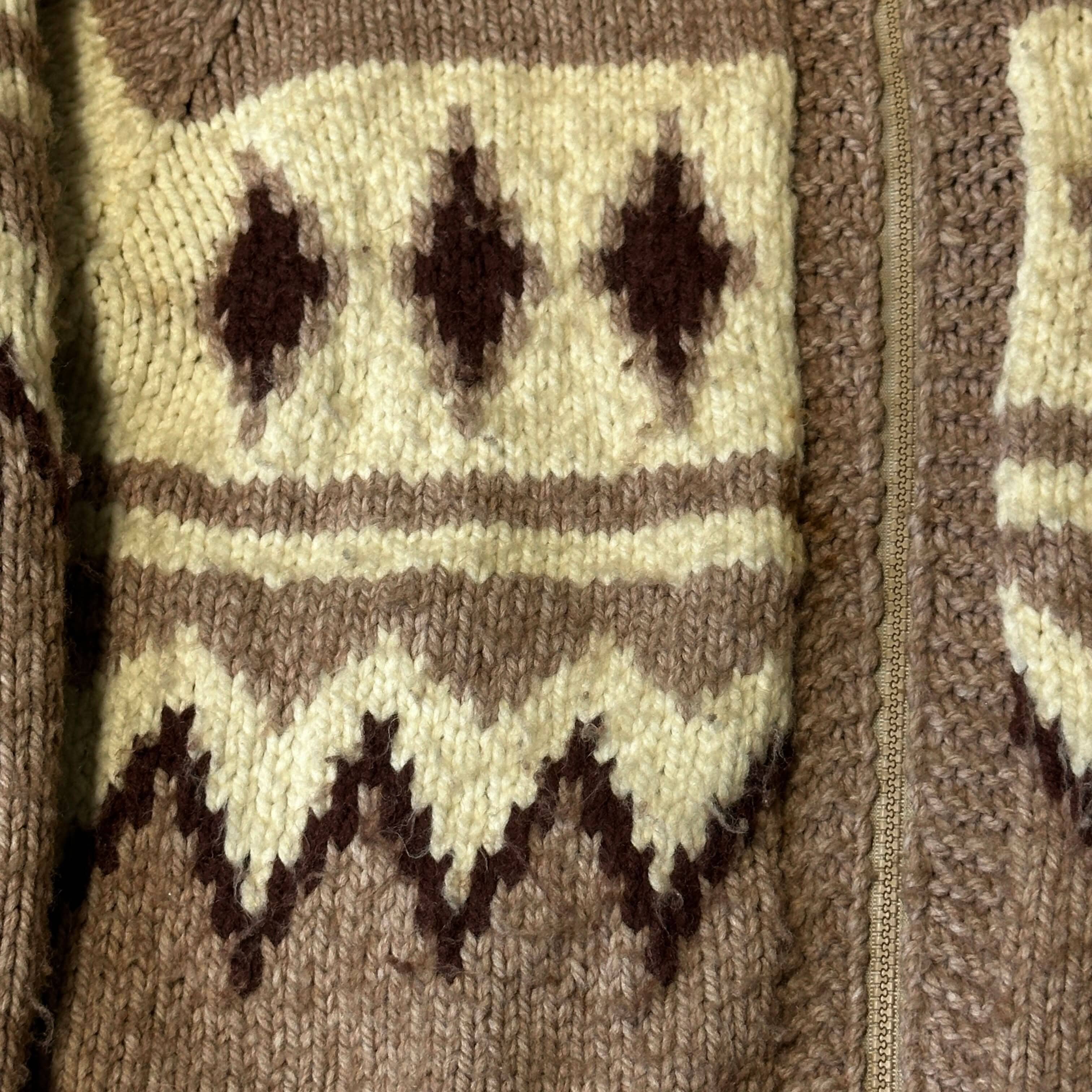 Vintage Hand Knit Zigzag Pattern Zip Up Sweater Size Large FAIF.CA 